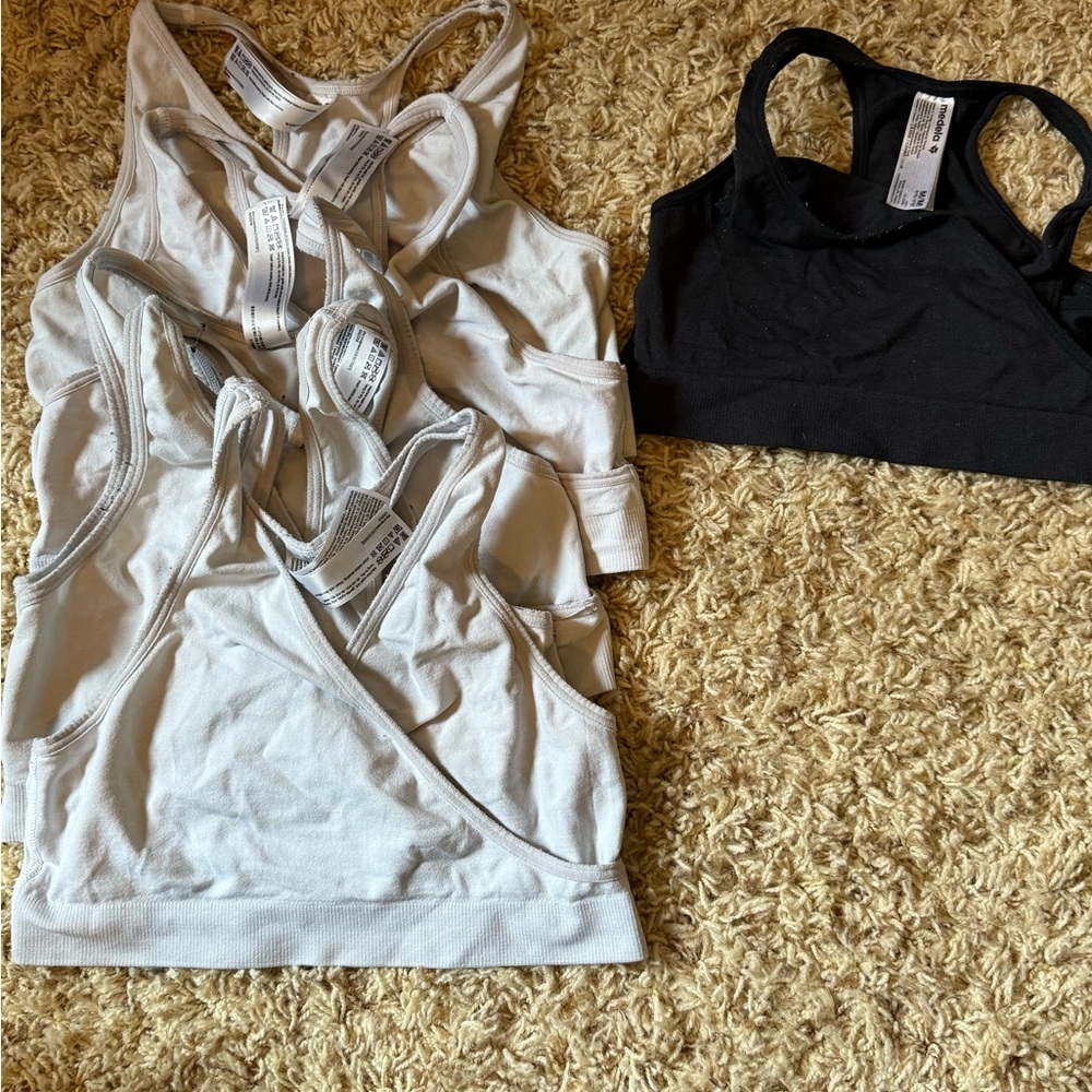 Medela Nursing bra bundle (5) size small and medium